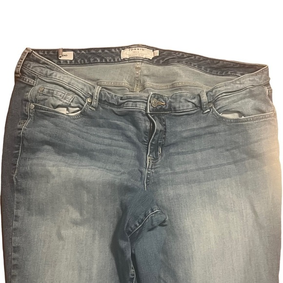 Torrid boyfriend jeans 20R - Picture 2 of 9